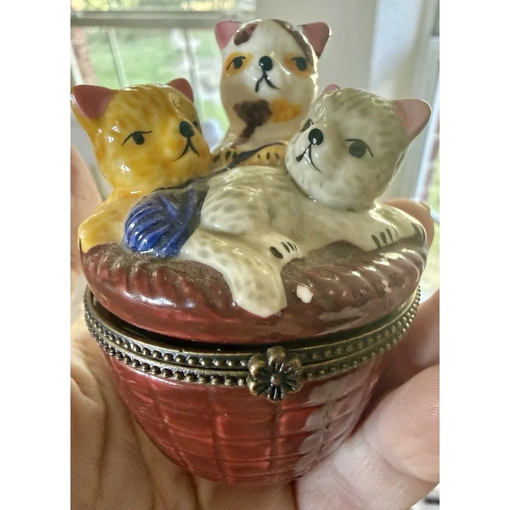 VTG Collectible Trinket Box Basket Full Of Kittens And Yarn Balls Hinged Bombay
